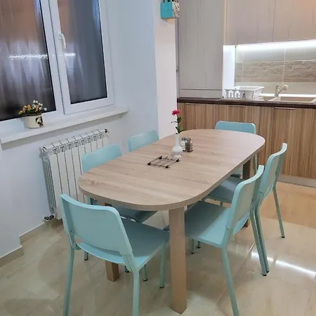 Apartment Ema's Vintage Spacious 2 Bedroom With Mountain View Brasov