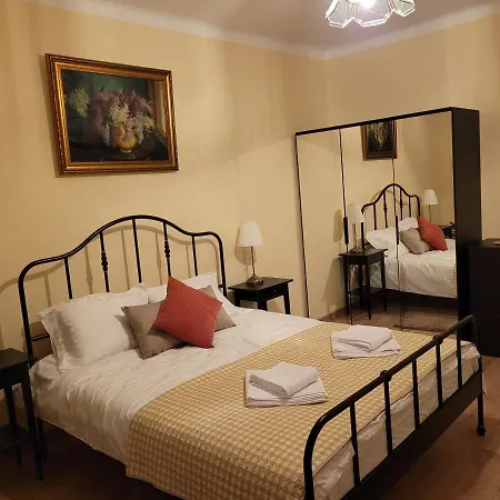 Ema's Vintage Spacious 2 Bedroom With Mountain View Apartment Brasov