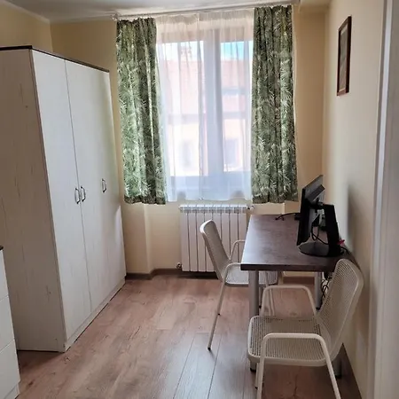 Ema's Vintage Spacious 2 Bedroom With Mountain View Apartment *