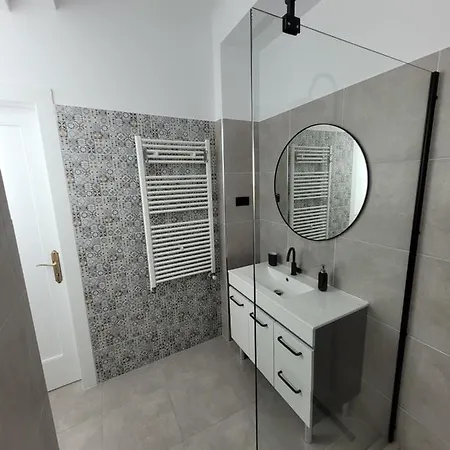 Ema's Vintage Spacious 2 Bedroom With Mountain View Brasov