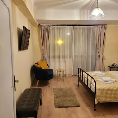 Ema's Vintage Spacious 2 Bedroom With Mountain View Apartment *